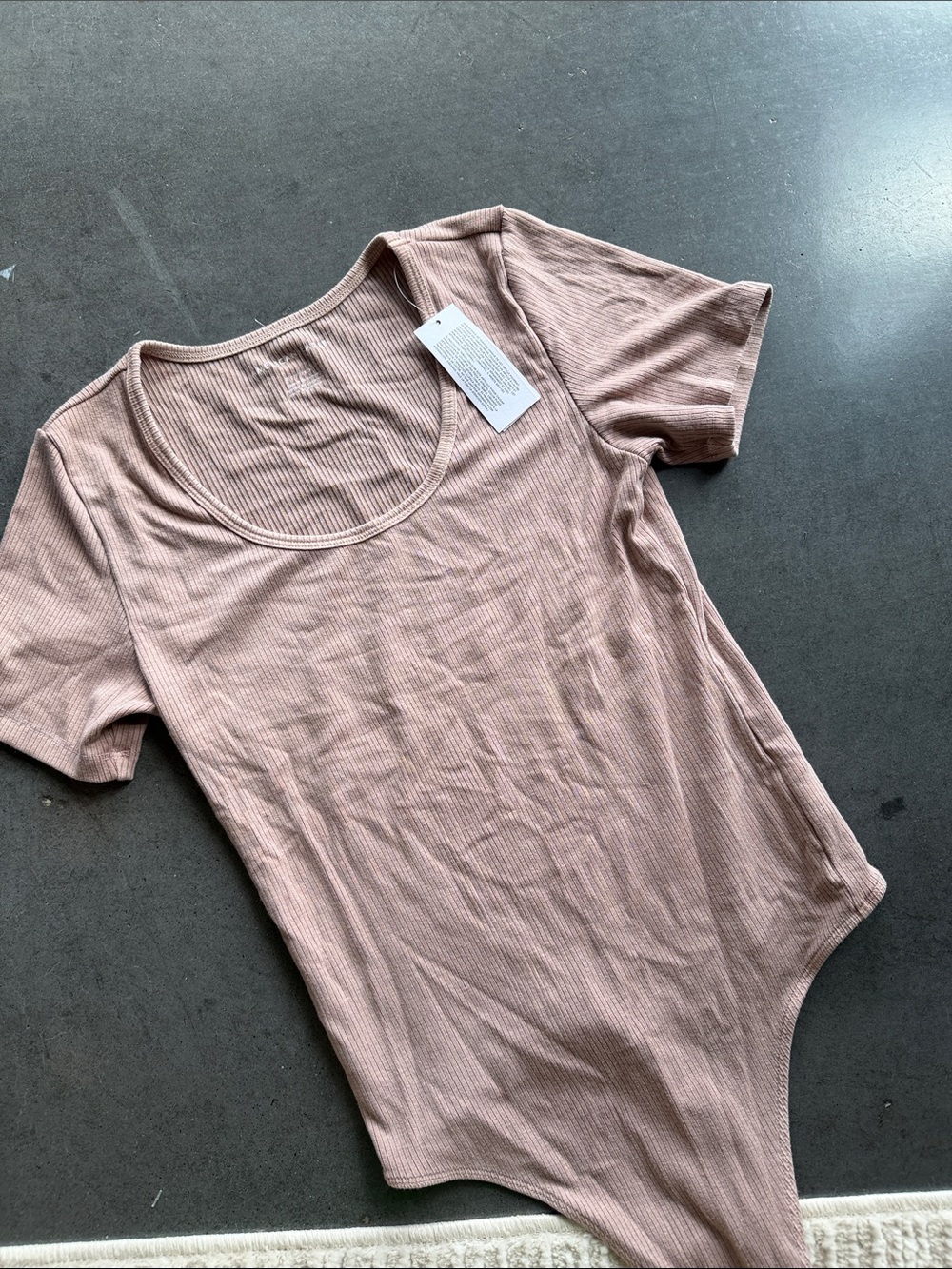 American Eagle Outfitters Ribbed Scoop-Neck Bodysuit in Dusty Rose